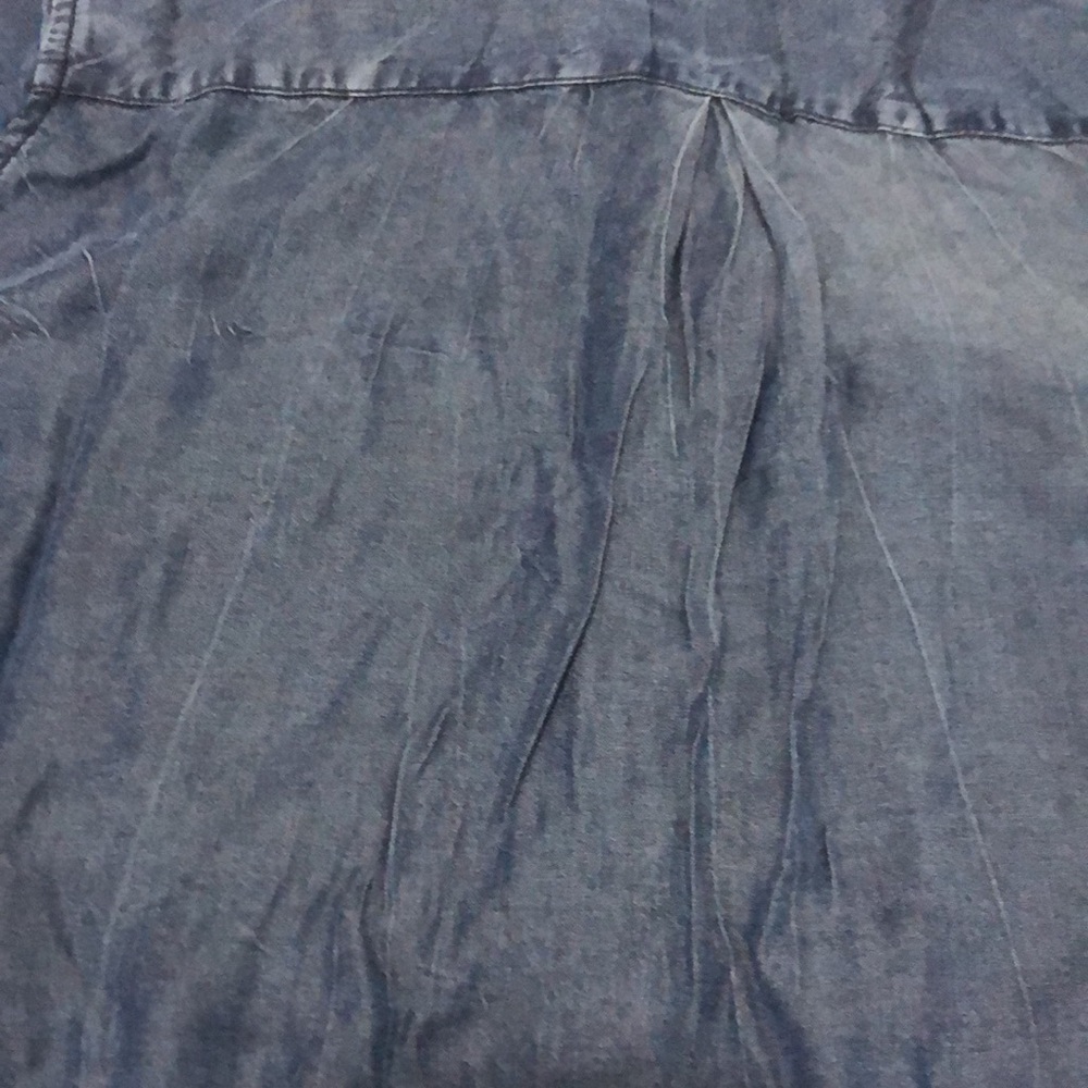 Young Hearts Run Free Women’s Chambray Button Down Shirt Size M - Picture 6 of 11